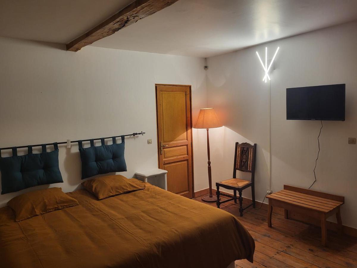 Domaine De La Sarrotte Bed & Breakfast Saugon Exterior photo