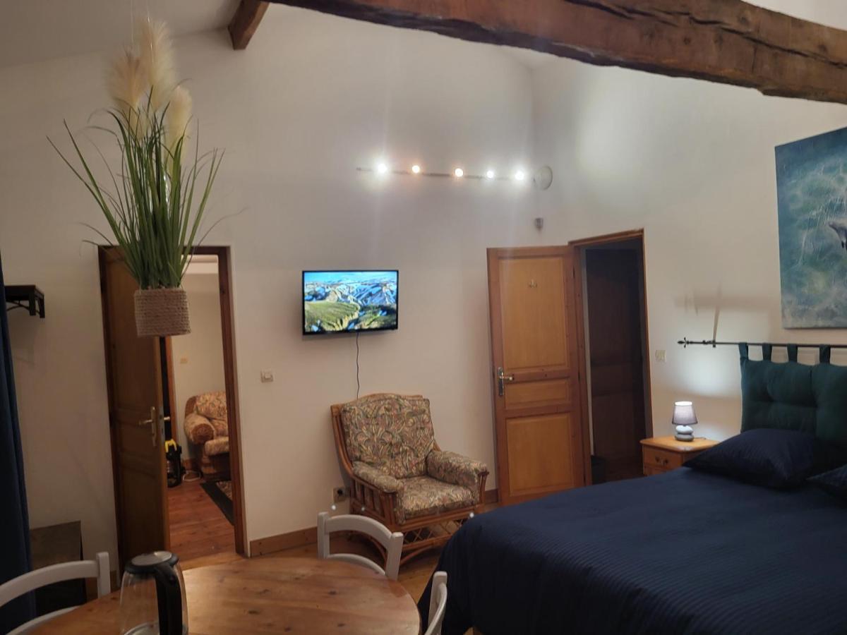 Domaine De La Sarrotte Bed & Breakfast Saugon Exterior photo