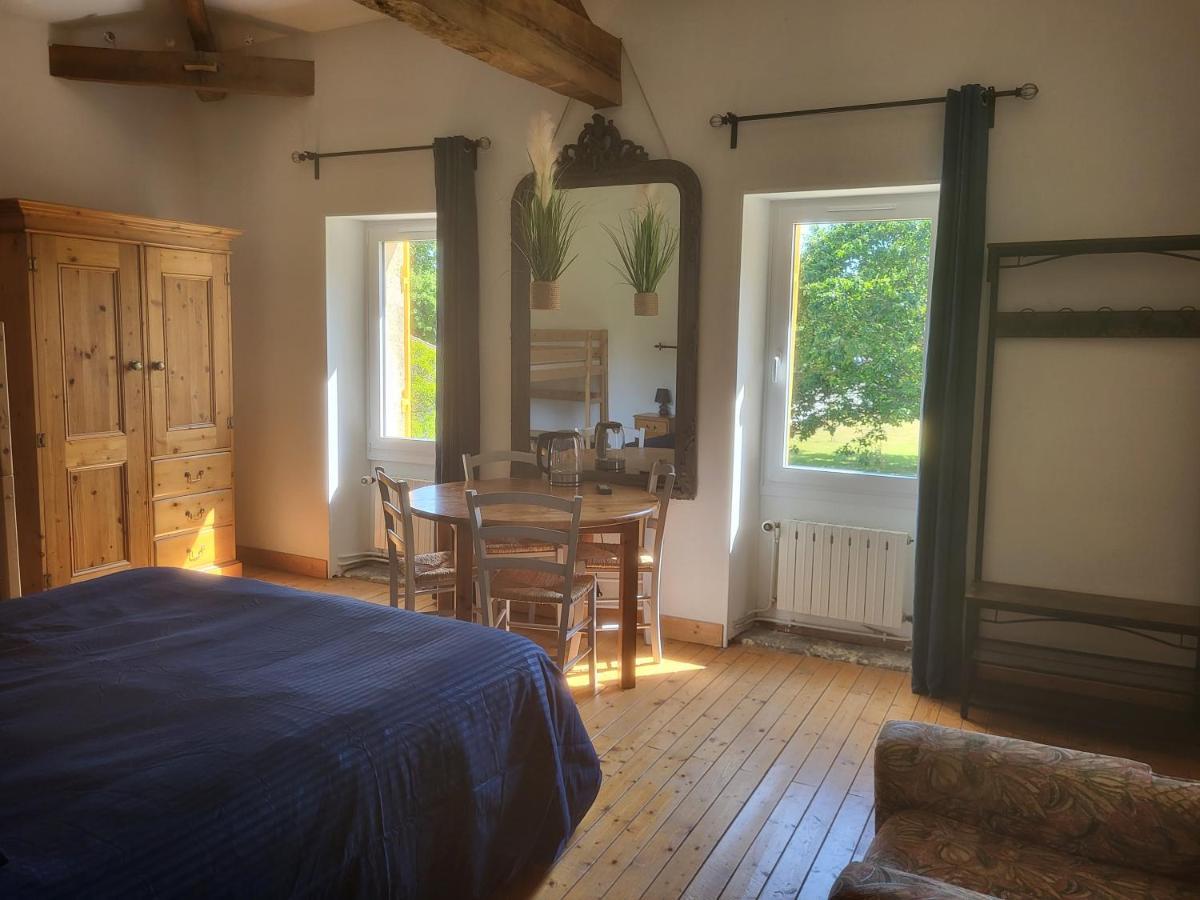 Domaine De La Sarrotte Bed & Breakfast Saugon Exterior photo